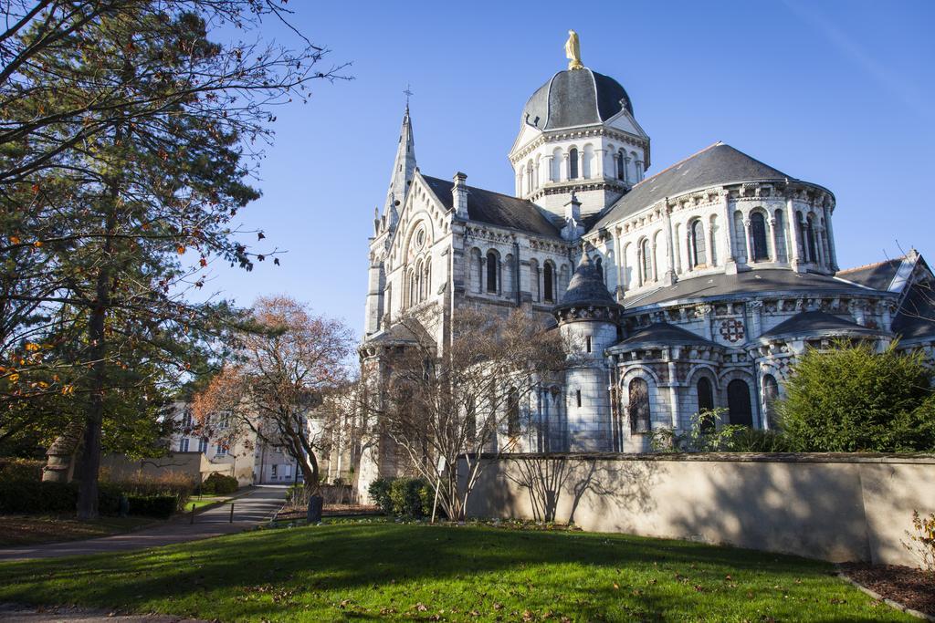 Elysee Hotel Châteauroux Екстериор снимка